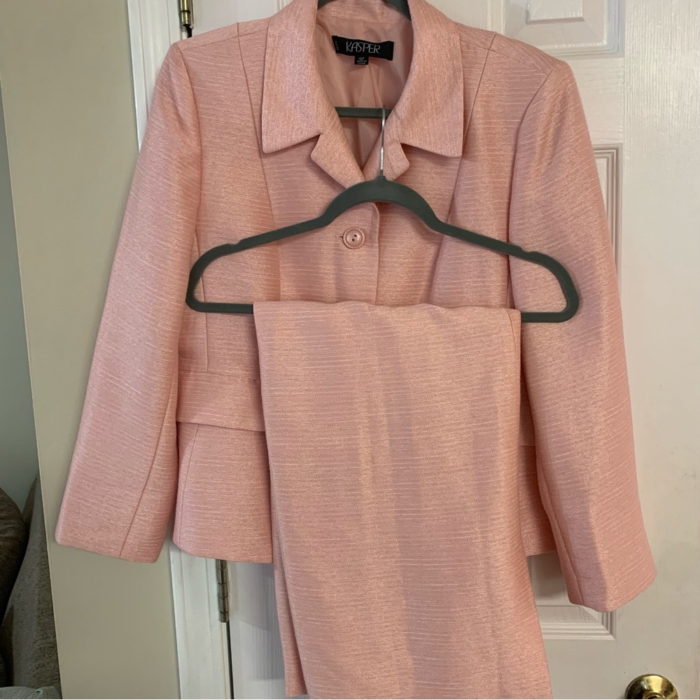 16P 16 Petite Kasper Two piece skirt suit pink, light sparkle to fabric.